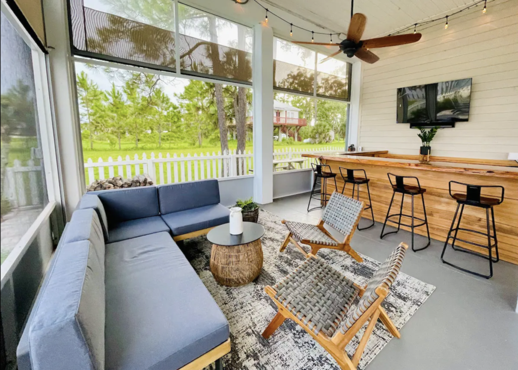 The Heavenly Hideaway backyard bar